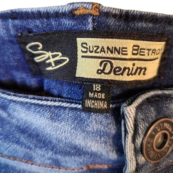 SUZANNE Betro Jean Shorts - Picture 3 of 9